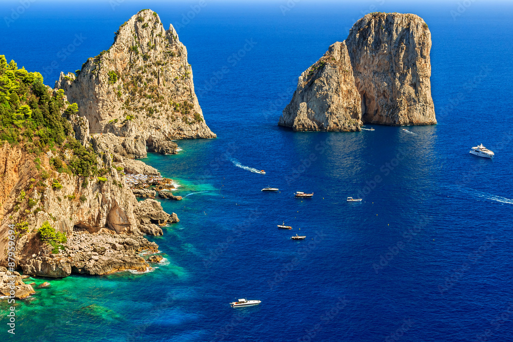 卡普里岛、海滩和法拉格里奥尼悬崖，意大利，欧洲