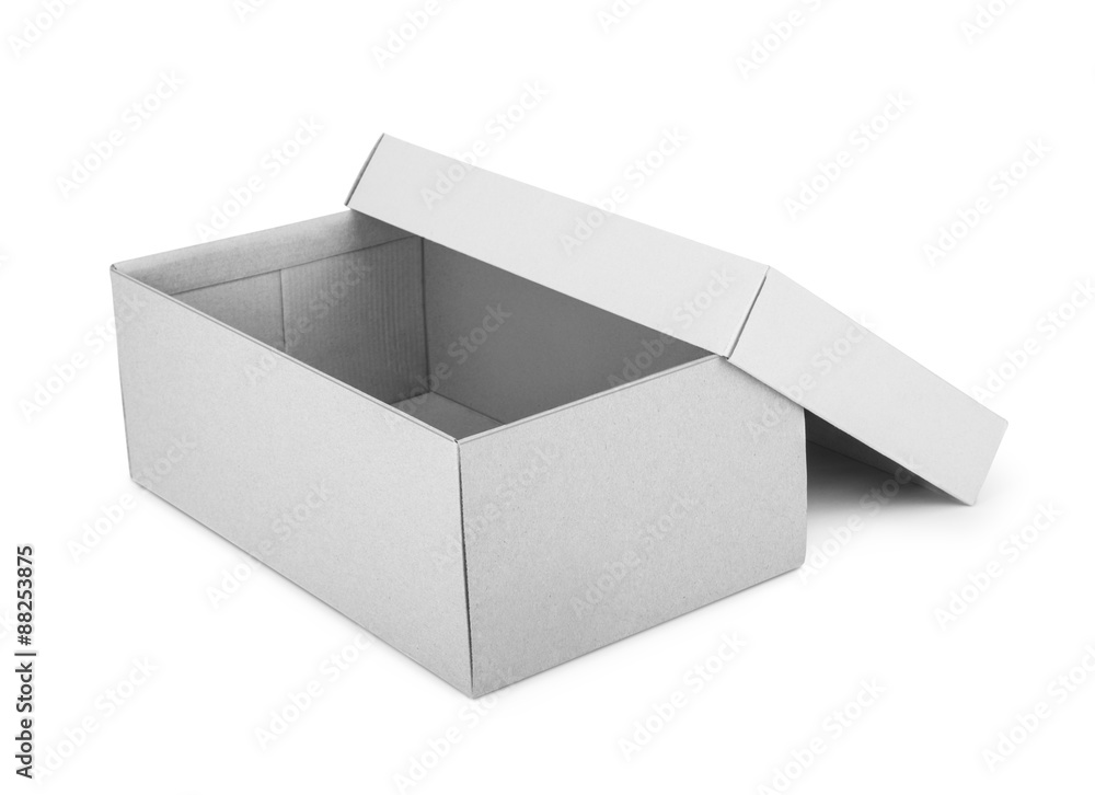 打开的盒子被隔离在白色背景上