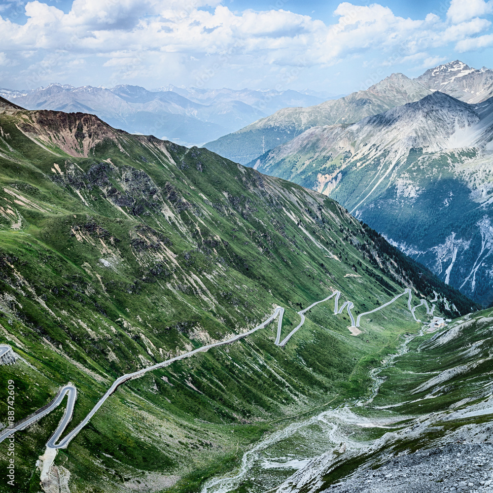 带发夹的阿尔卑斯公路-Stelvio Pass