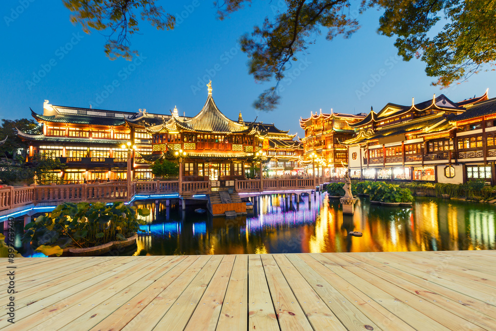 中国传统豫园建筑黄昏风光，上海