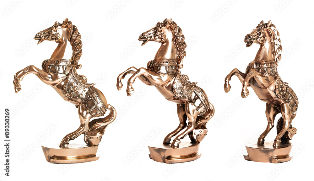 马的雕像。跳马。铜杯赛马。