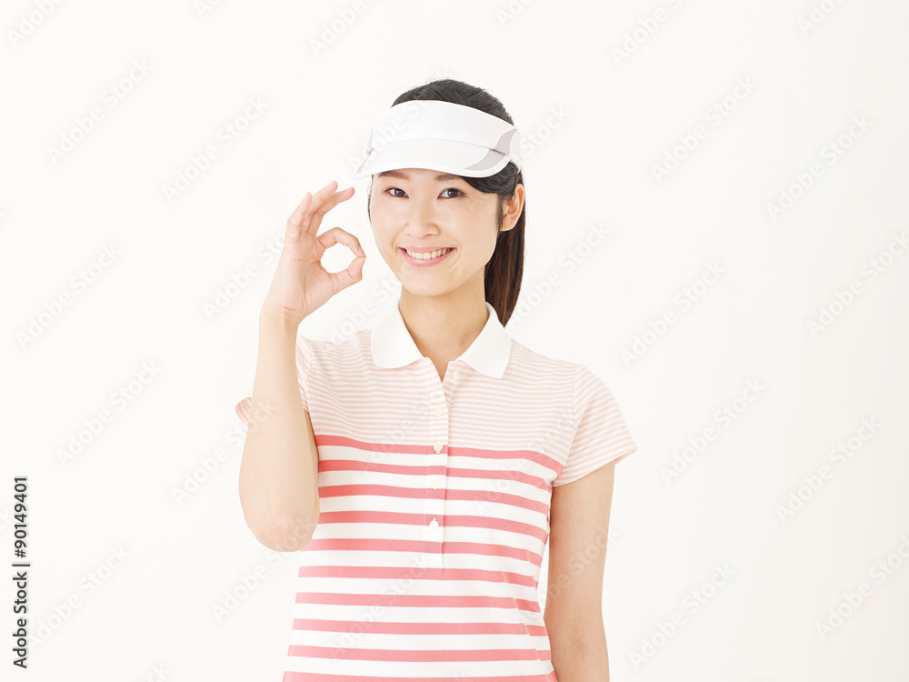 ゴルフウェアを着た女性　OKサイン
