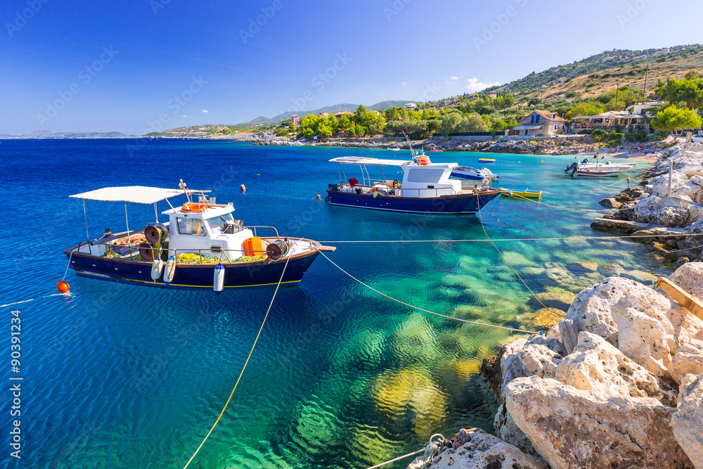 希腊扎金索斯海岸的渔船