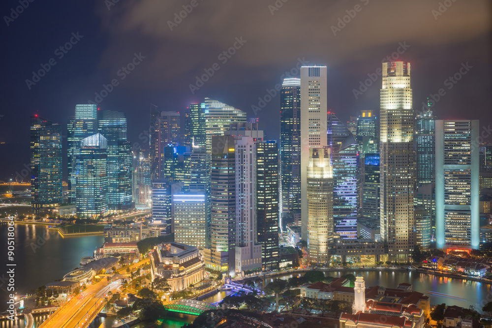 新加坡市中心夜间鸟瞰图