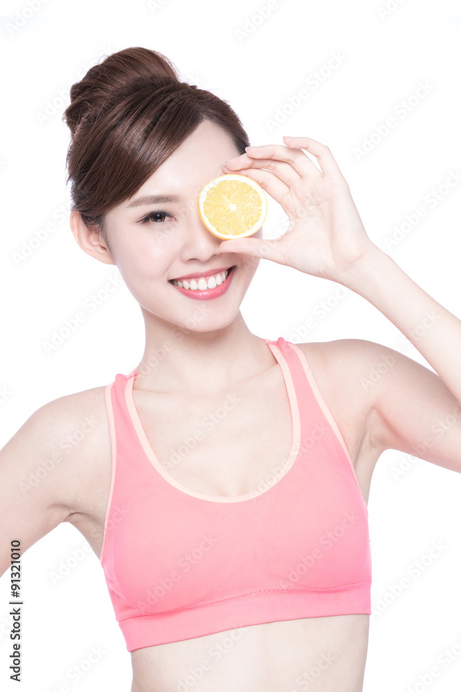 女性展示橙色有益健康