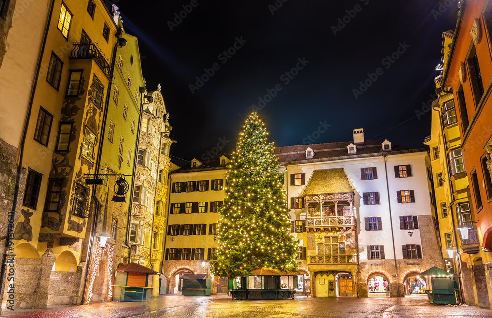 奥地利因斯布鲁克市中心的圣诞树