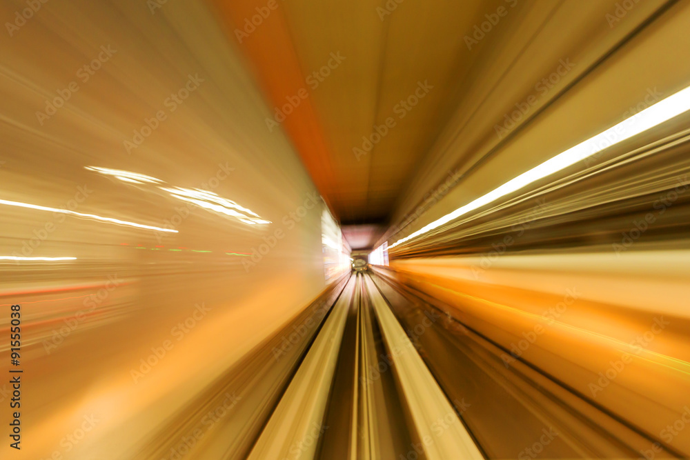 隧道中的高速运动