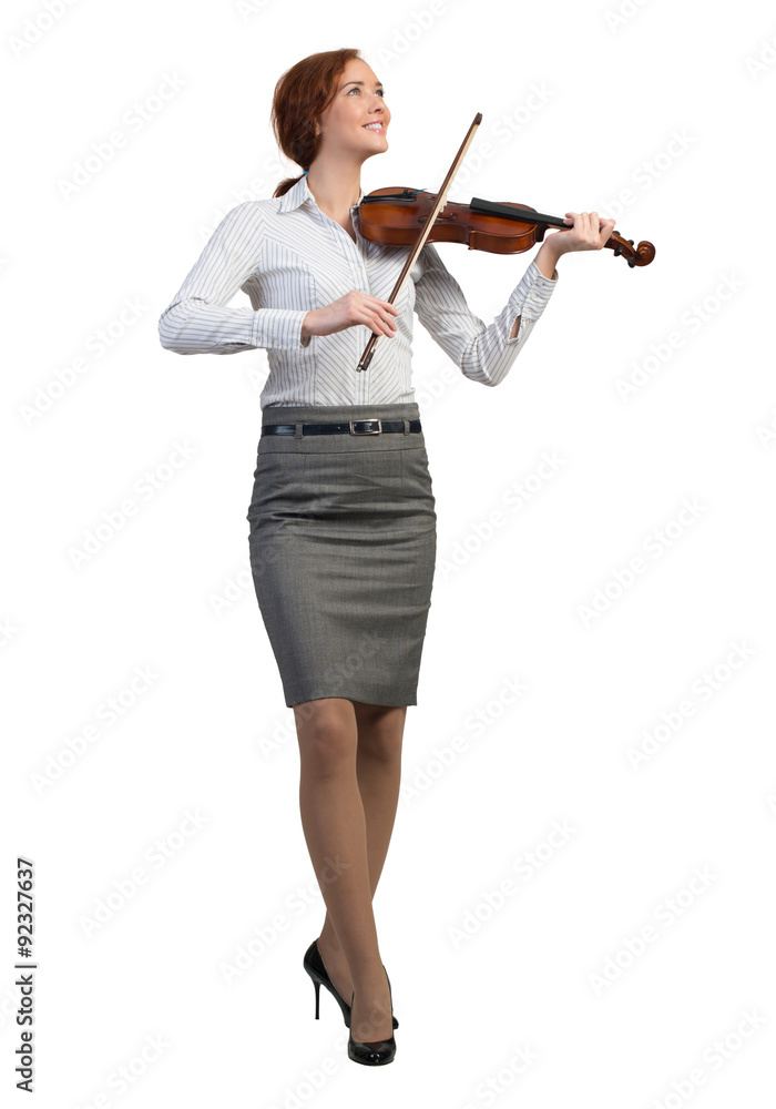 女商人拉小提琴