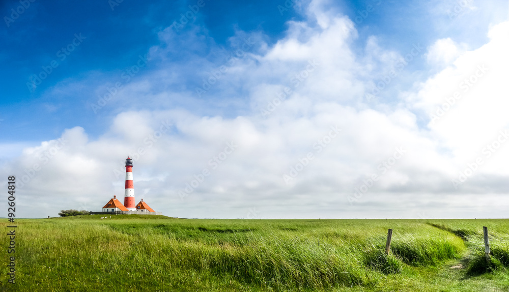 北海传统灯塔，蓝天白云