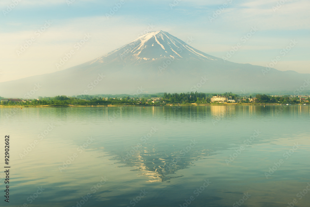 日本河口富士山清晨