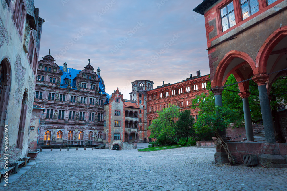 晚上海德堡城堡的内部广场