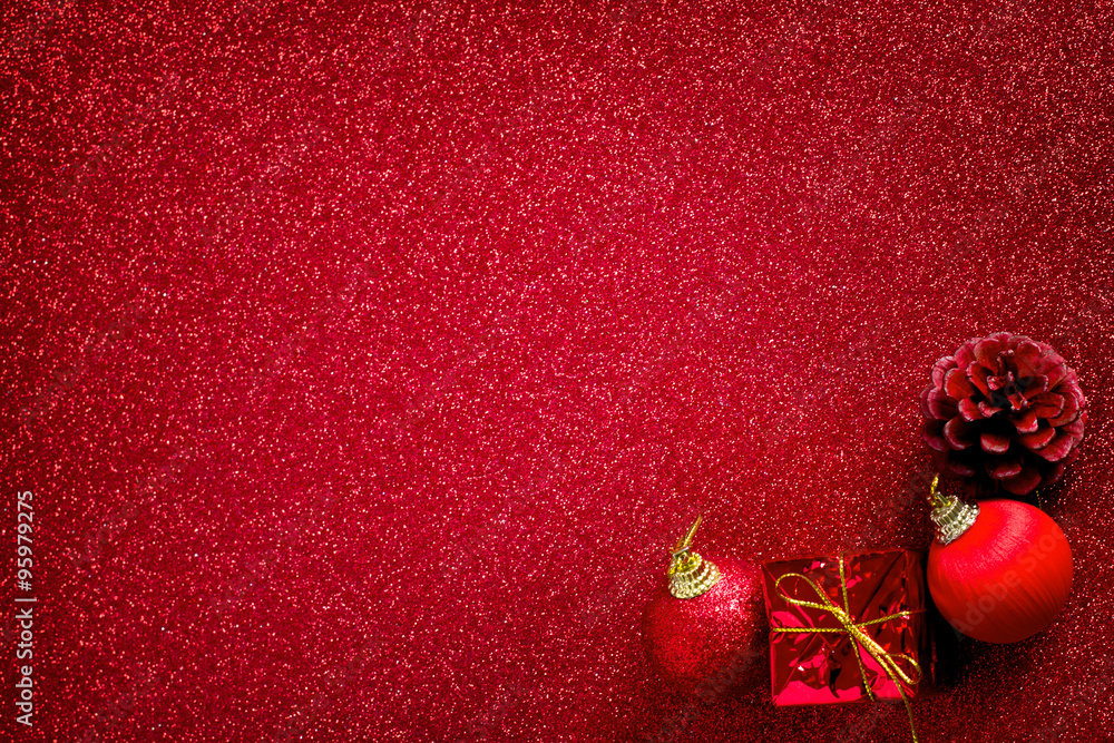 红色圣诞球和礼物装饰闪光背景