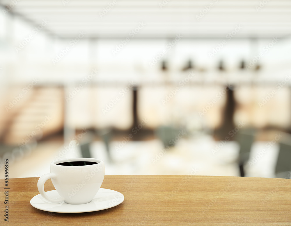 贸易中心木桌上的一杯咖啡