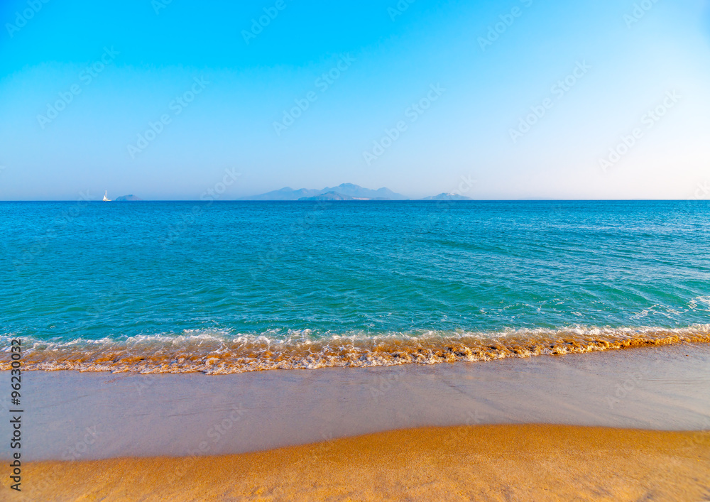 希腊科斯岛Kardamaina村附近Chelona海角美丽的长沙滩