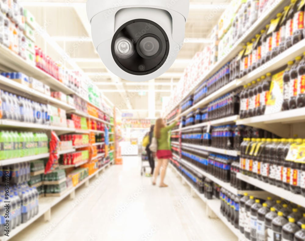 监控超市的安全摄像头模糊