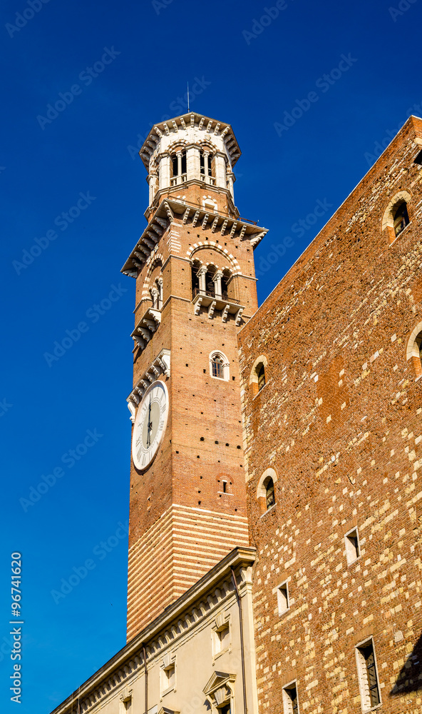 意大利维罗纳拉吉奥内宫的钟楼