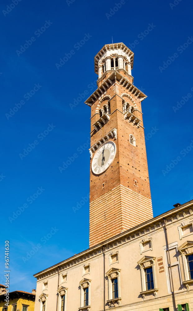 意大利维罗纳拉吉奥内宫钟楼