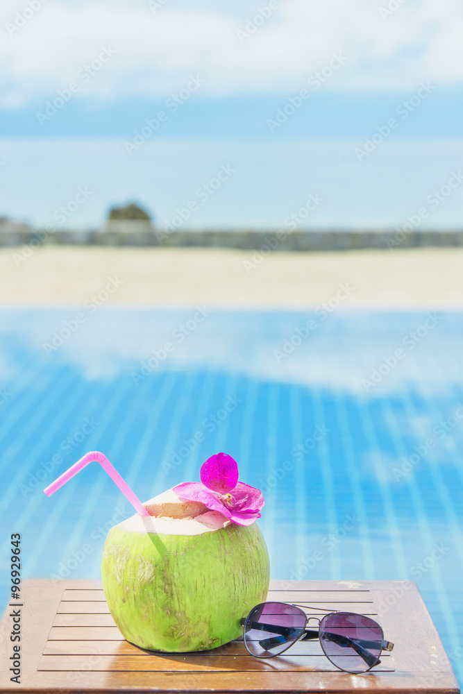 夏季、旅行、度假和度假概念-热带新鲜水果