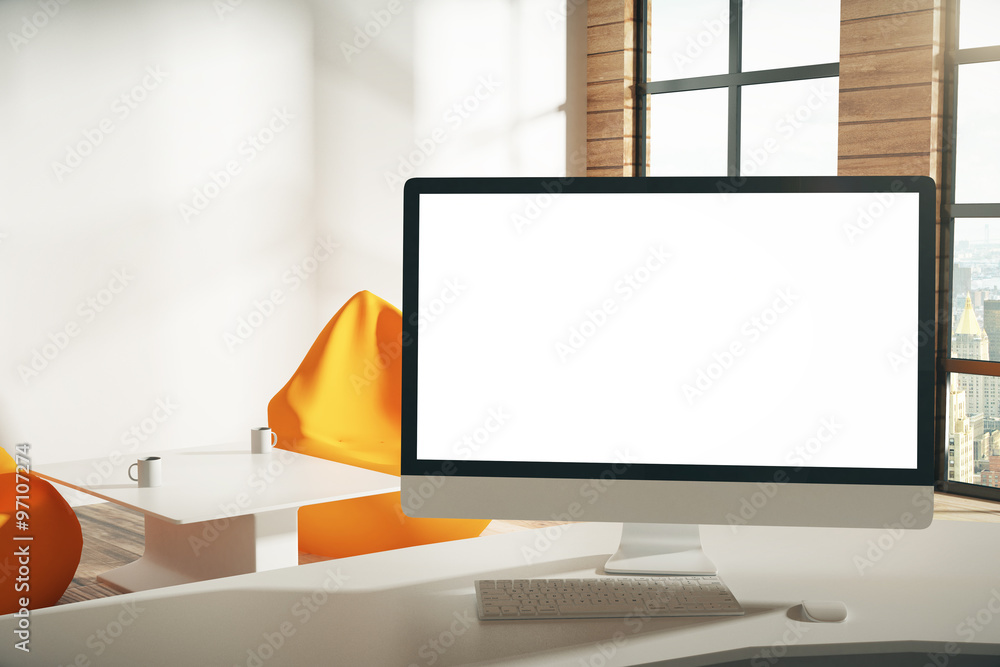 现代办公室桌子上的白色电脑屏幕，m