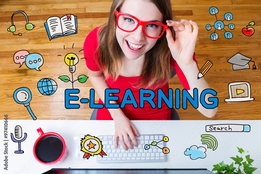 戴红眼镜的年轻女性的E-Learning概念