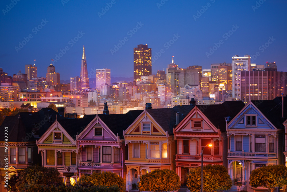 彩绘女士和照亮旧金山