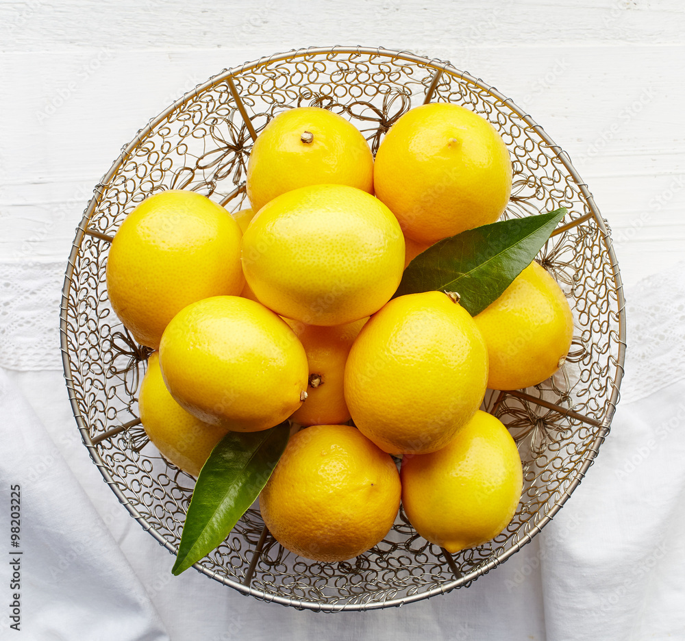 新鲜天然柠檬