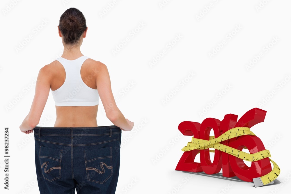 一名体重减轻了很多的女性的后视图合成图像