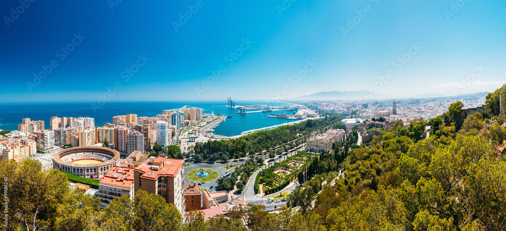 西班牙马拉加全景城市景观鸟瞰图。