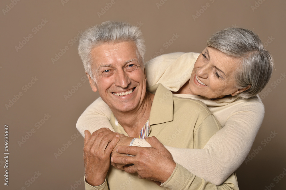 幸福的老年夫妇
