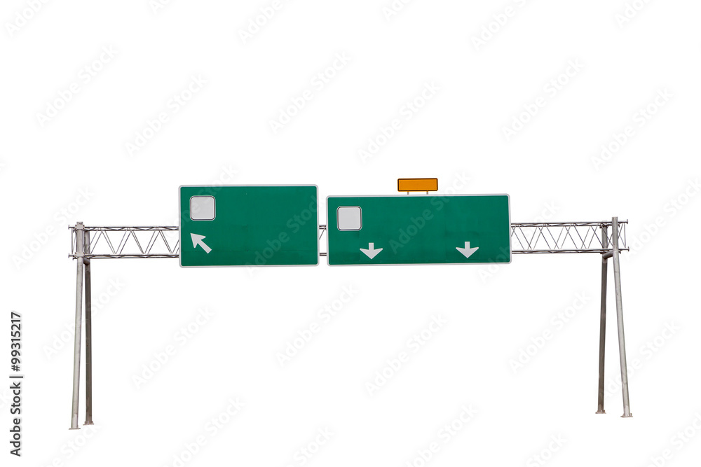 白色背景上隔离的空高速公路标志，带有裁剪p