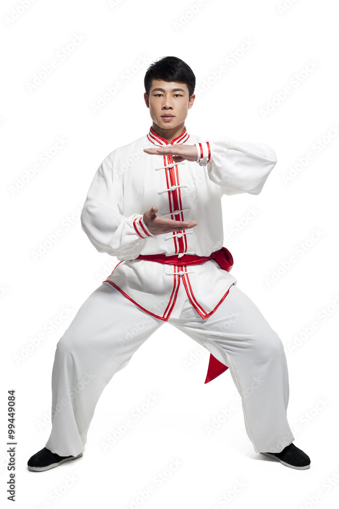 穿着中国服装做武术的焦点人物