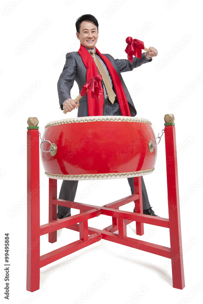 商人打中国传统红鼓