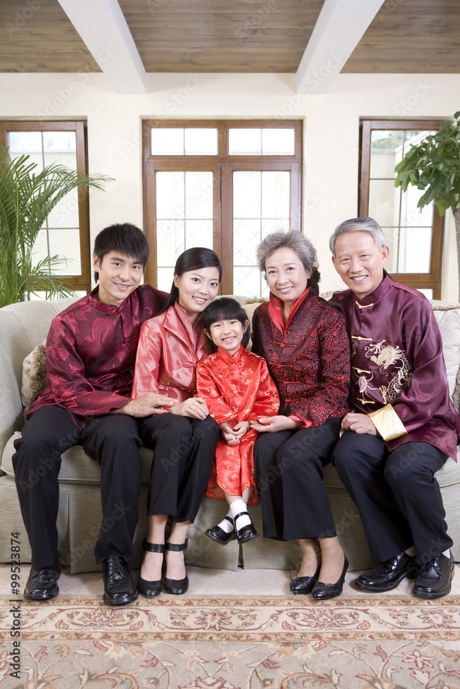 中国传统服饰三代同堂
