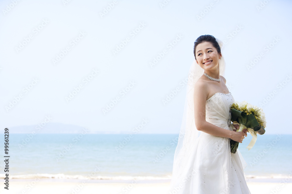 海滩上的幸福新娘