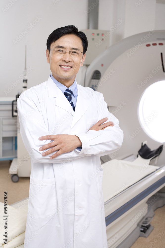 医学专业人士和核磁共振扫描仪的肖像