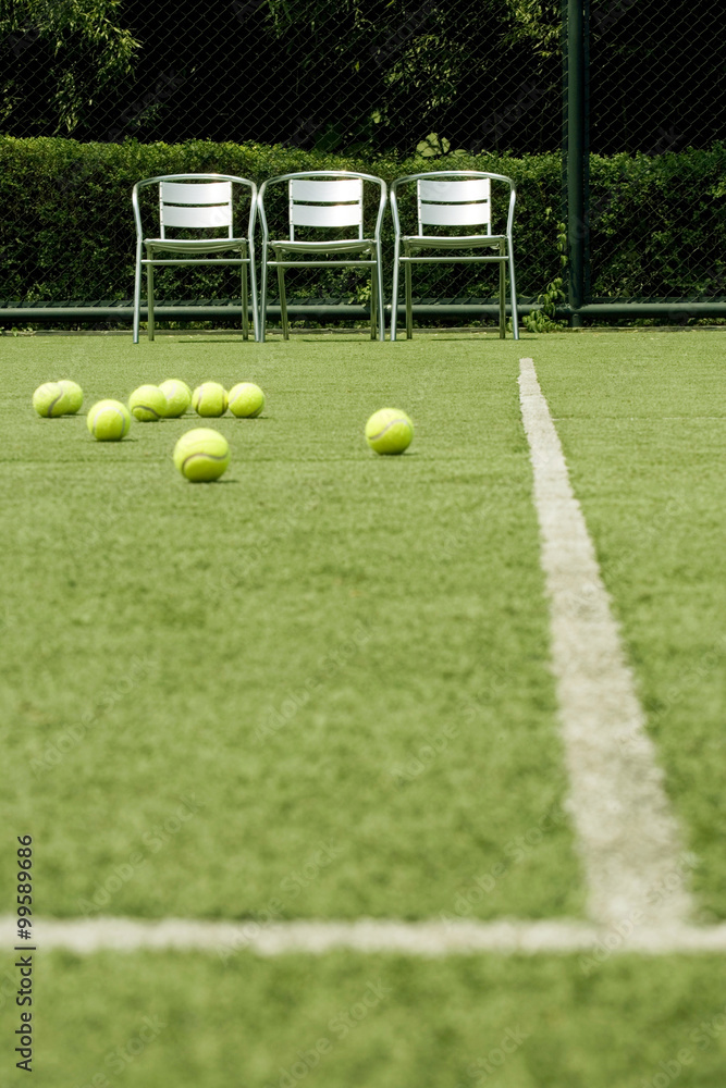 练习场上的网球