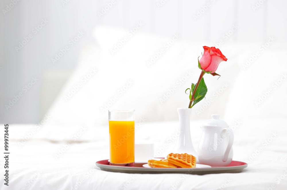 床上浪漫早餐