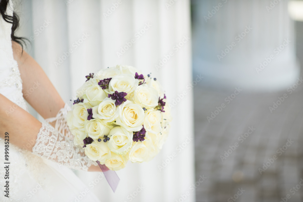明亮的美丽花束。婚礼花束。柔和的焦点。