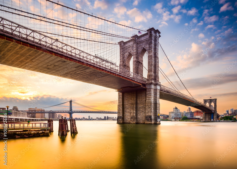 美国纽约市早晨的布鲁克林大桥
