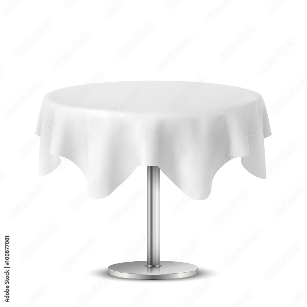 白色背景上有桌布隔离的空圆桌