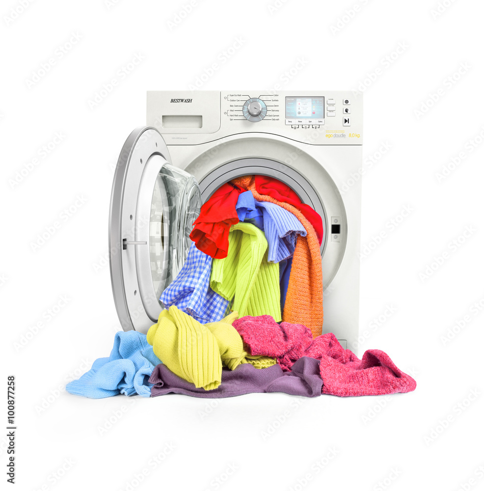 一台装有隔离衣物的洗衣机的特写