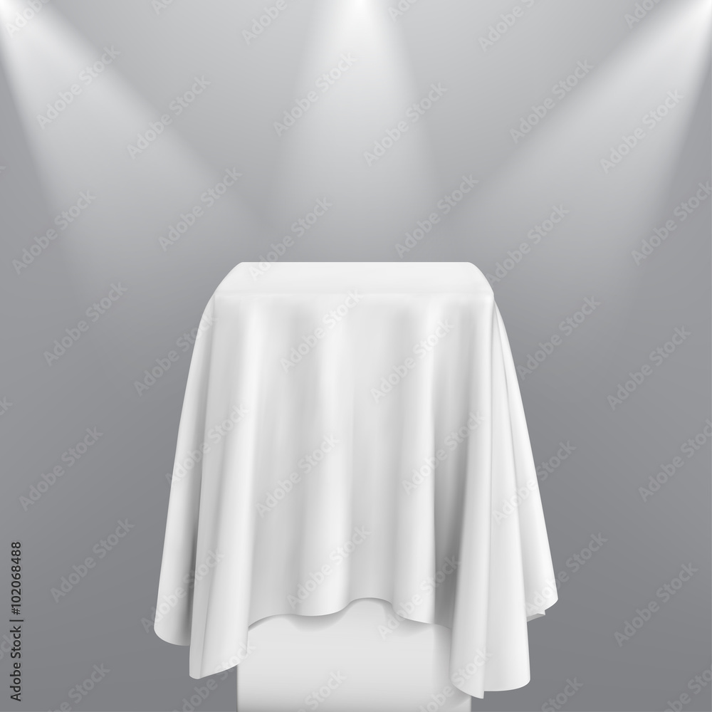 白色丝绸布覆盖的演示台