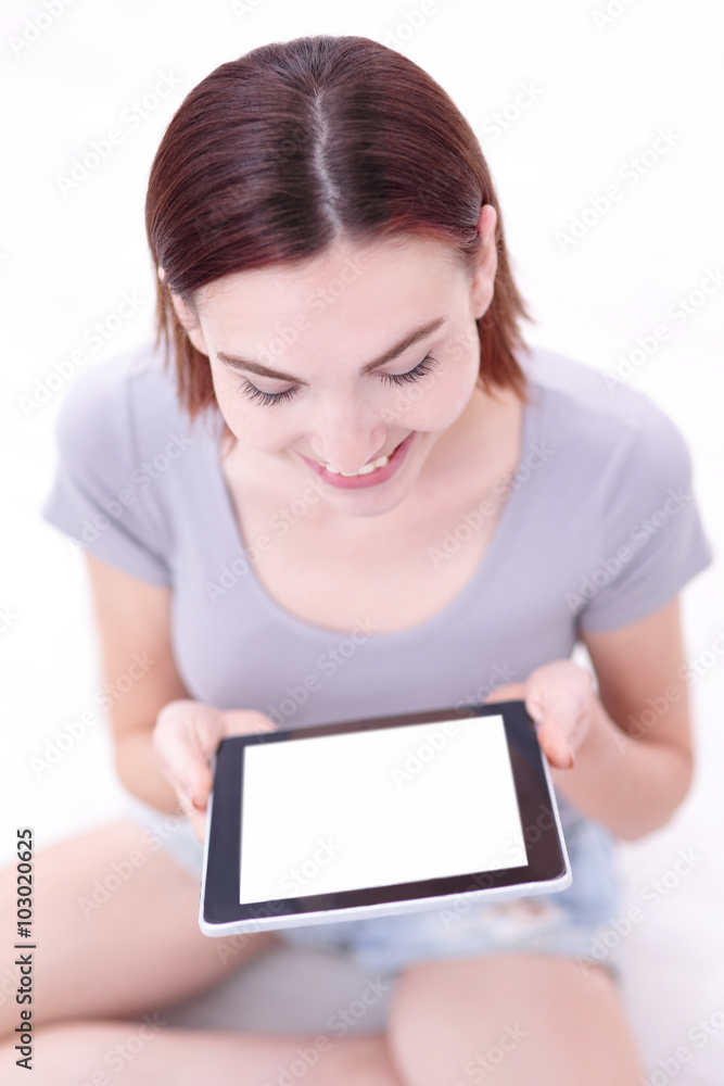 快乐女人用平板电脑