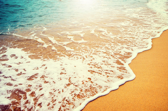 金色沙滩，蓝色海浪