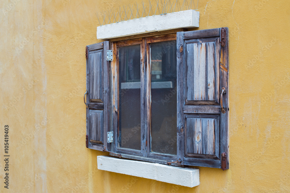复古风格的木窗。