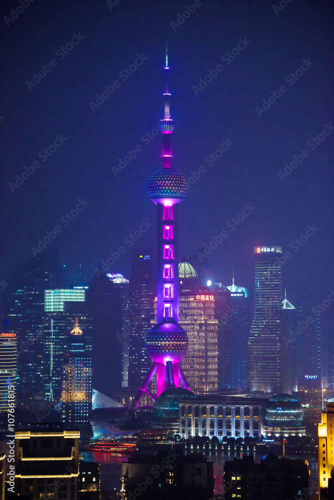 上海著名东方明珠广播电视塔夜间