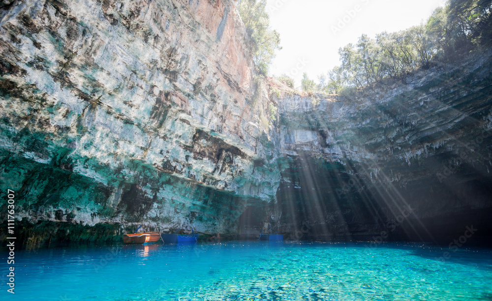 希腊著名旅游胜地凯法洛尼亚岛上的梅利萨尼湖
