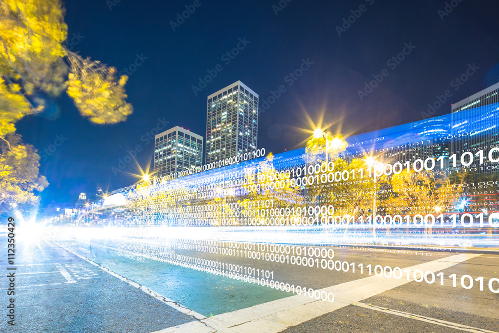 旧金山市中心夜间道路智能交通
