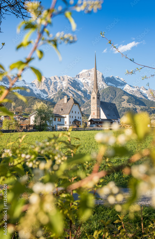 奥地利萨尔茨堡地区的阿尔卑斯村庄Maria Alm