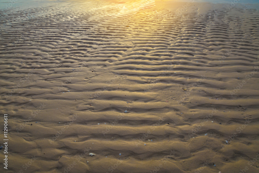 日出早晨的沙滩沙背景